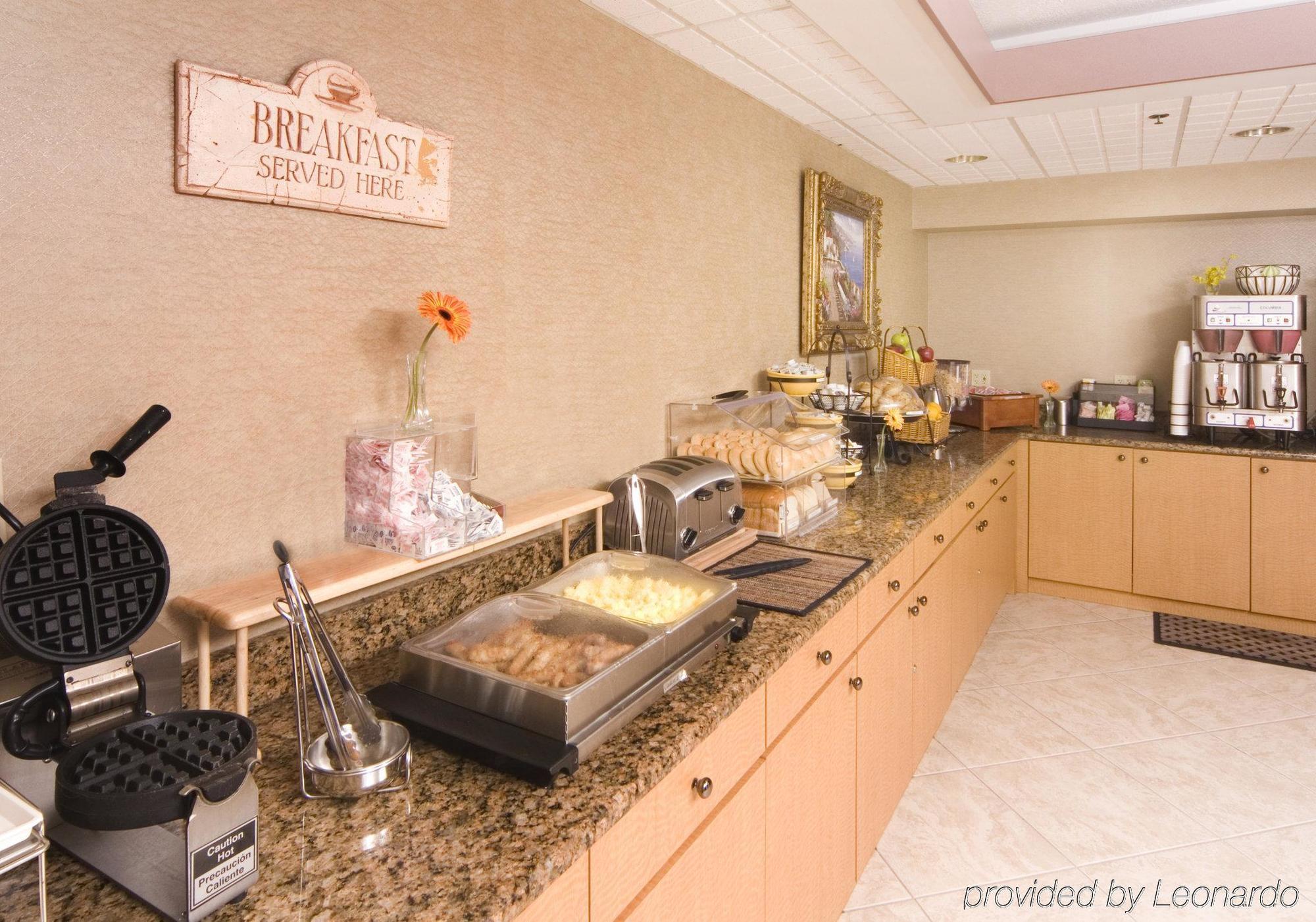 Quality Inn University Lansing Restoran gambar